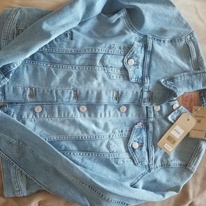 LEVI NWT WOMENS TRUCKER JACKET